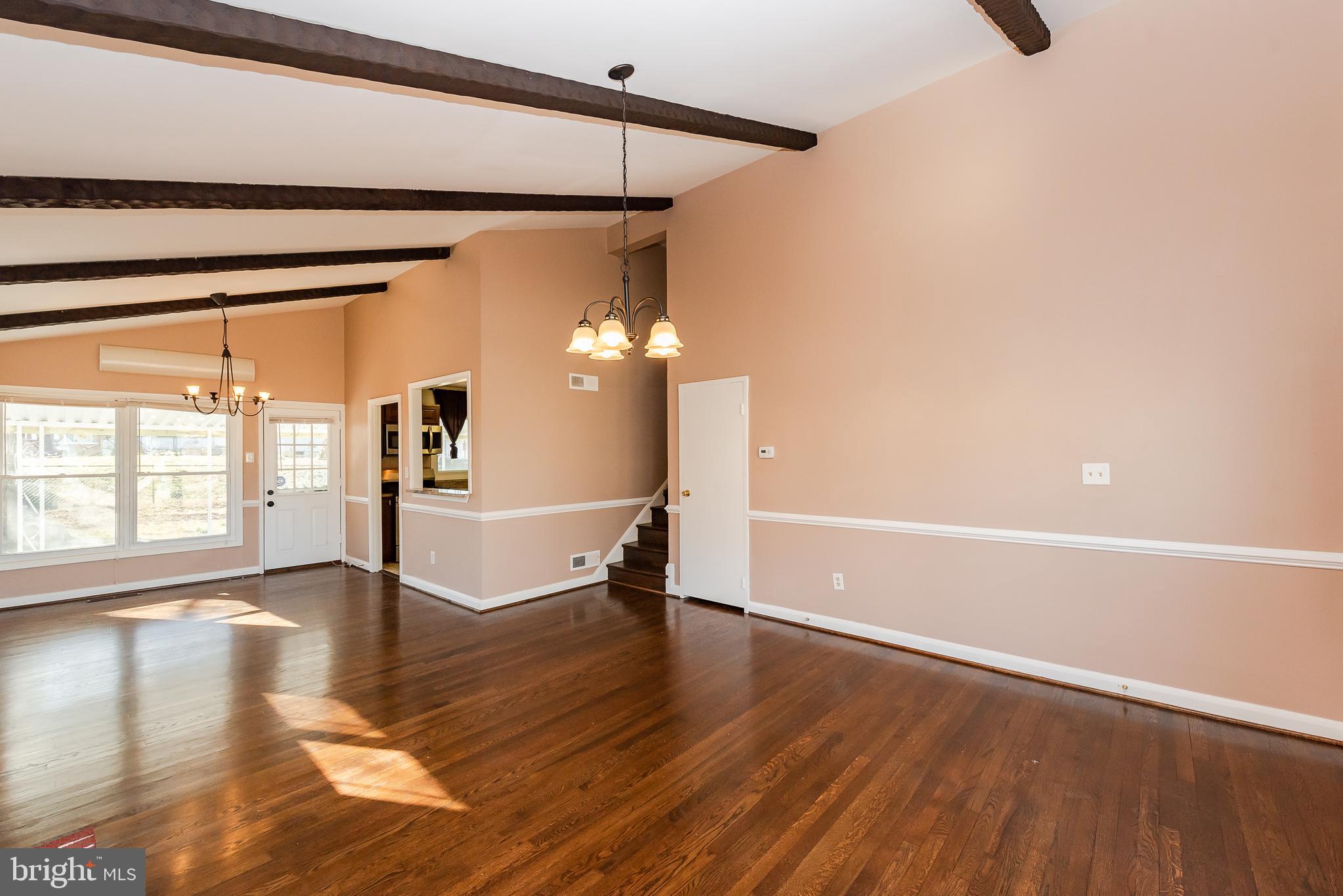 911 Prestwood Road Baltimore, MD 21228 - Photo 4 of 44 Living Room