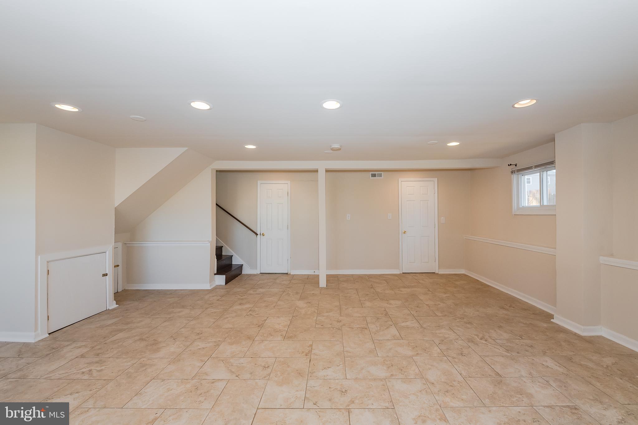 911 Prestwood Road Baltimore, MD 21228 - Photo 31 of 44 Family Room