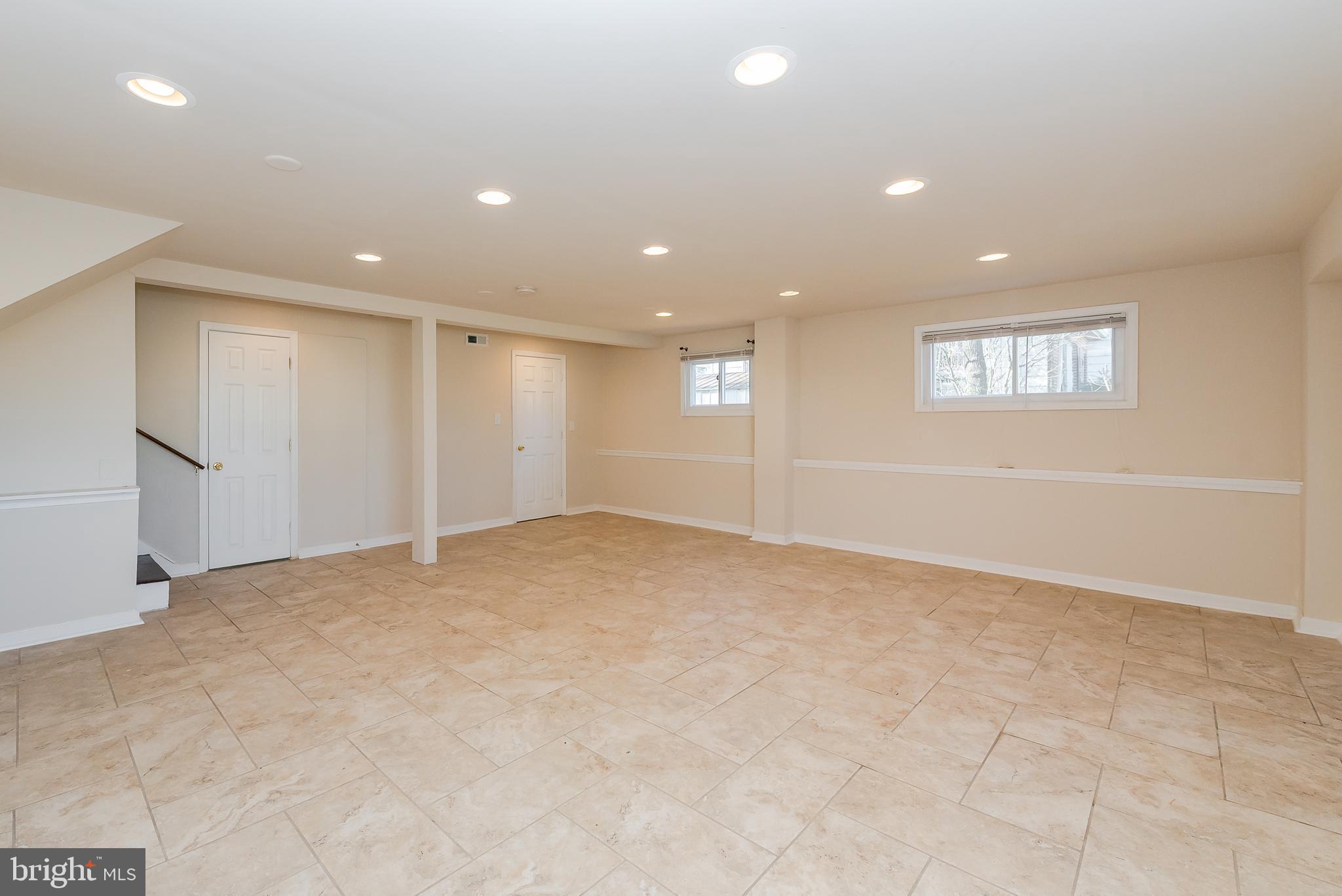 911 Prestwood Road Baltimore, MD 21228 - Photo 32 of 44 Family Room