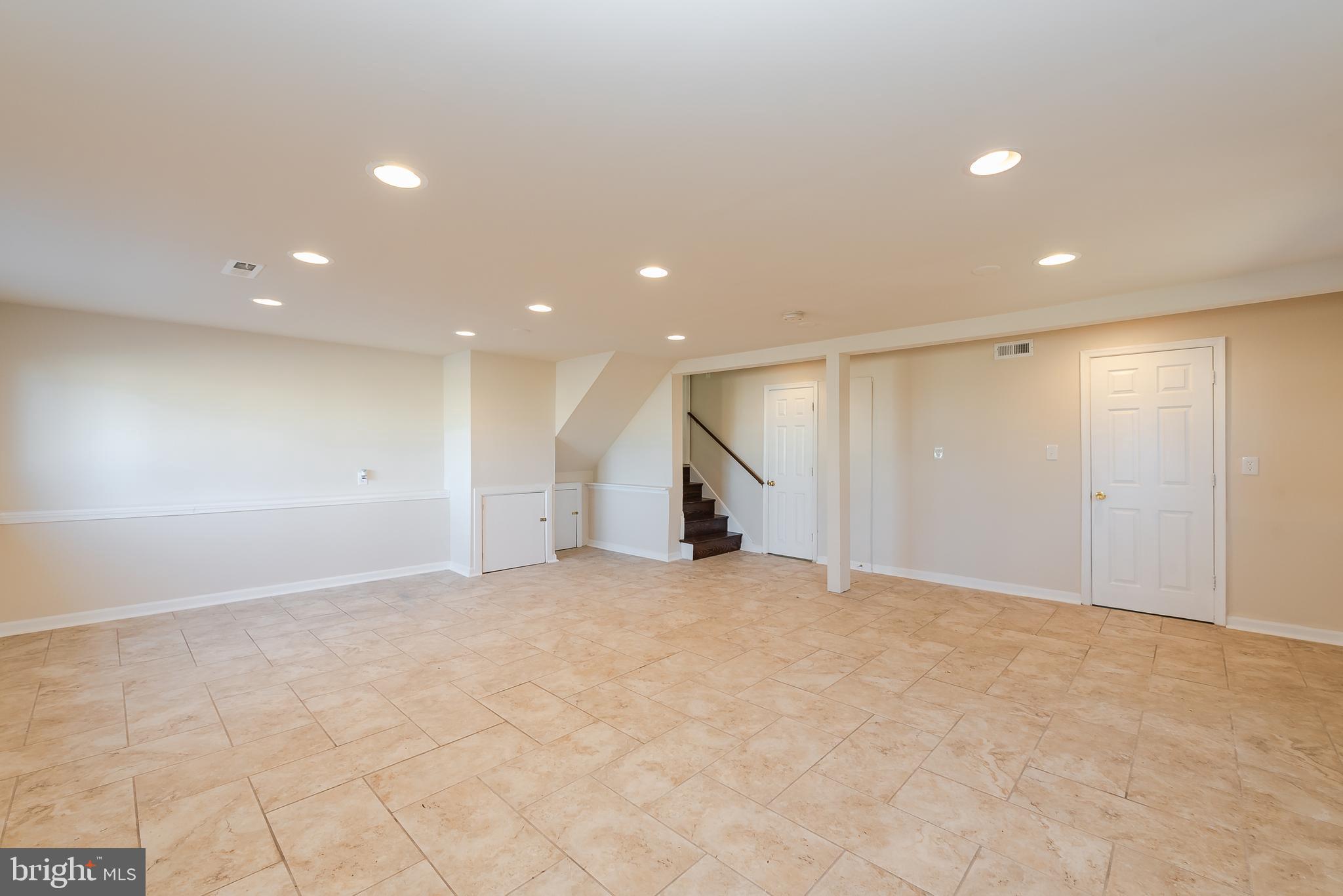 911 Prestwood Road Baltimore, MD 21228 - Photo 33 of 44 Family Room