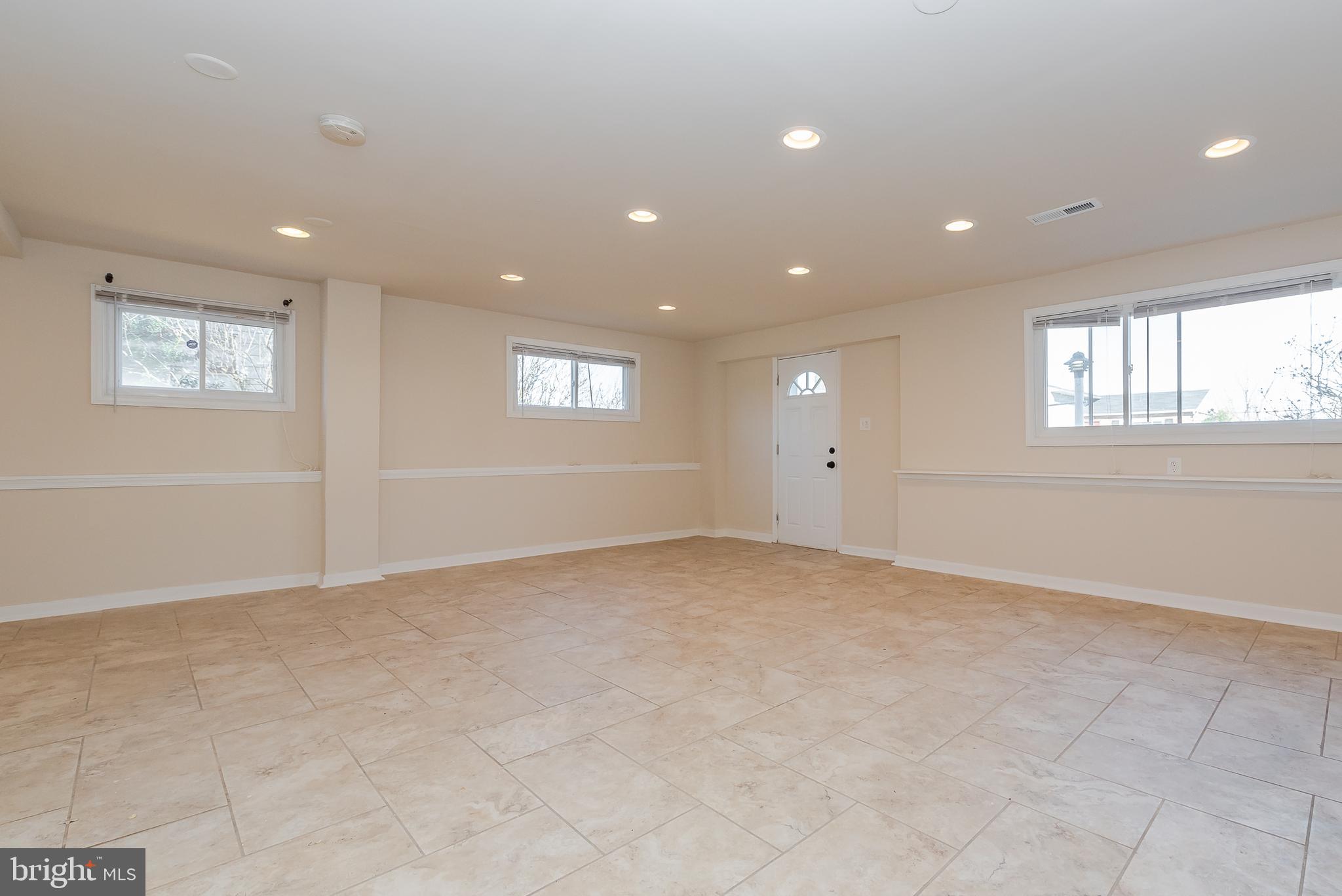 911 Prestwood Road Baltimore, MD 21228 - Photo 34 of 44 Family Room