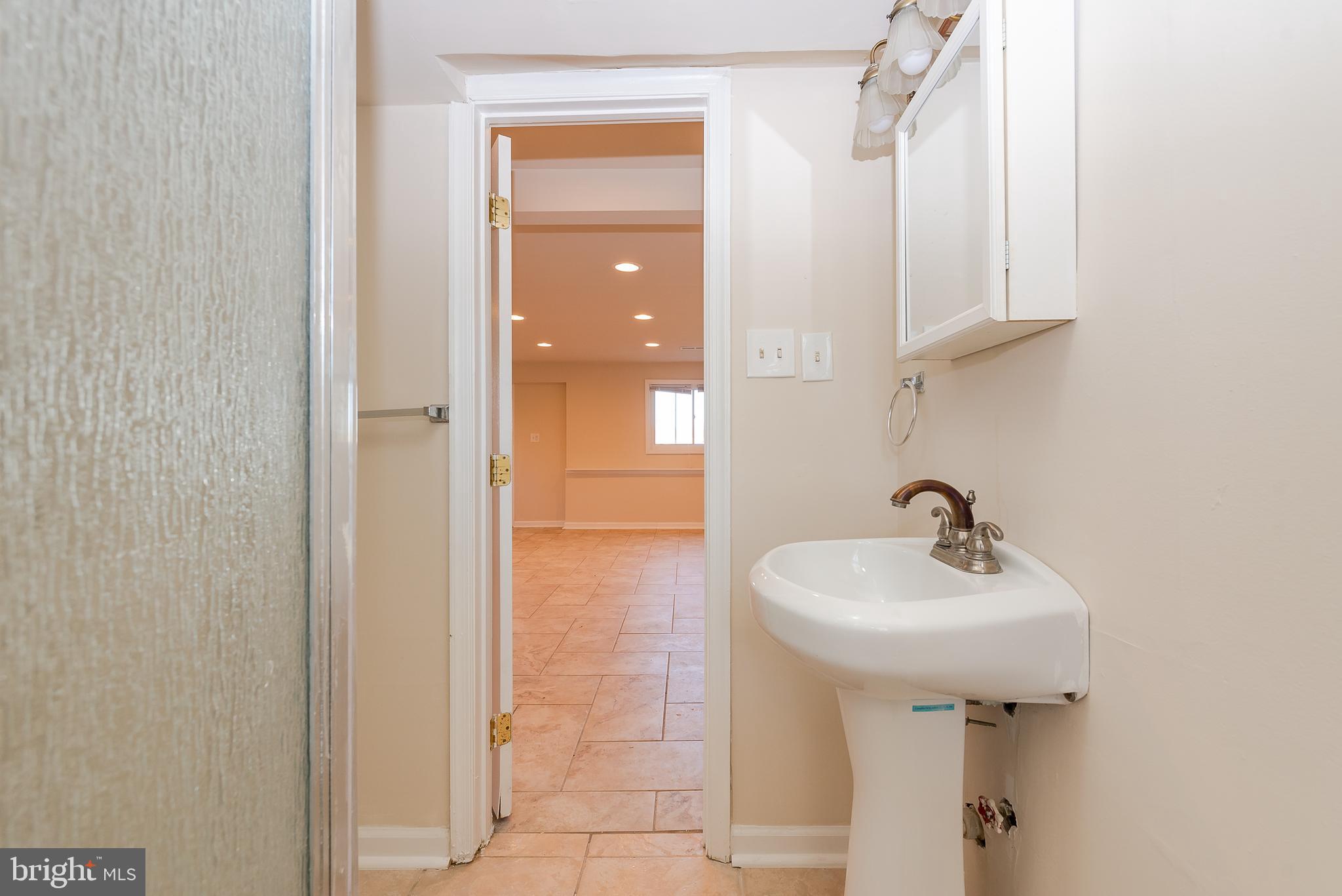 911 Prestwood Road Baltimore, MD 21228 - Photo 35 of 44 Bathroom