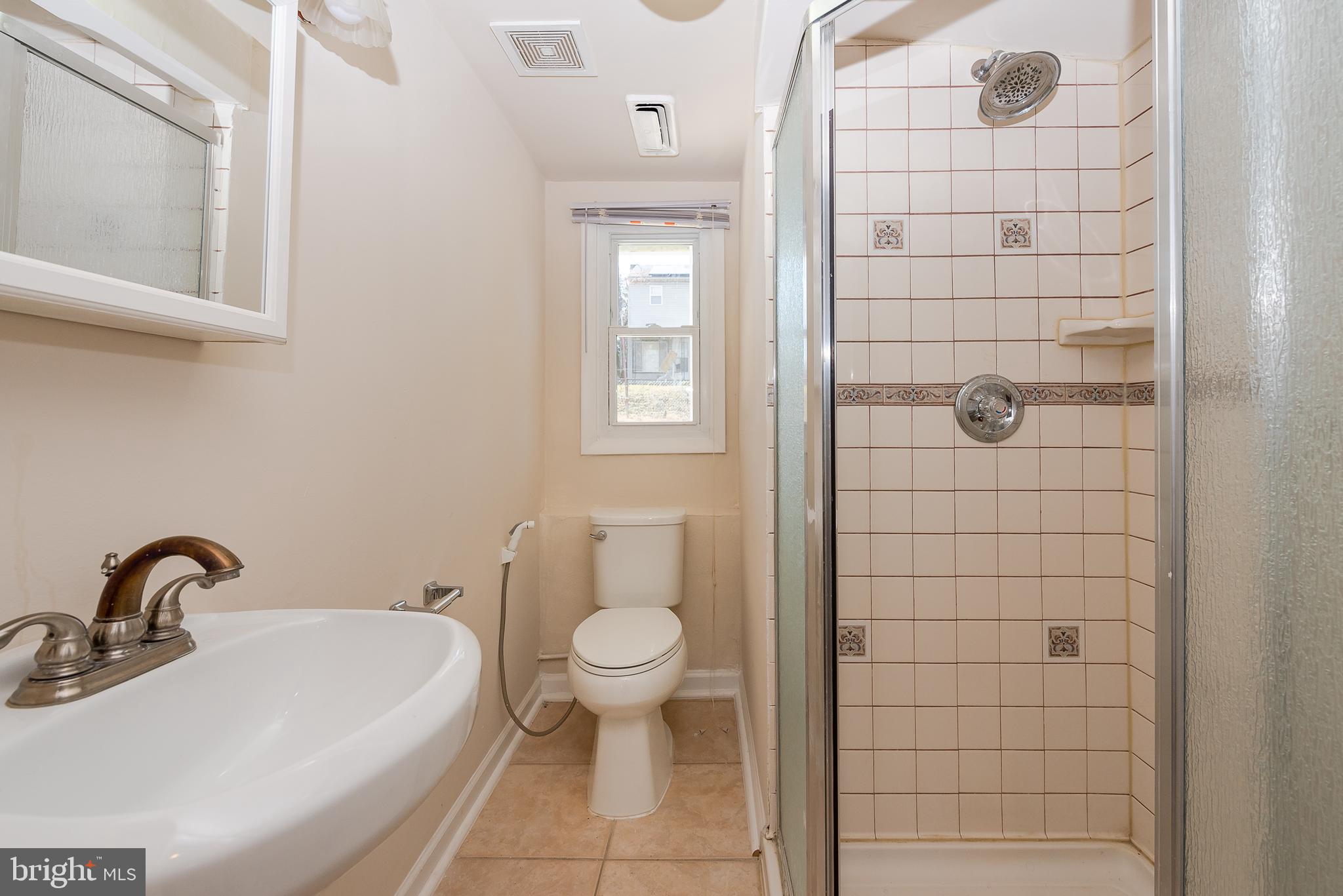 911 Prestwood Road Baltimore, MD 21228 - Photo 36 of 44 Bathroom