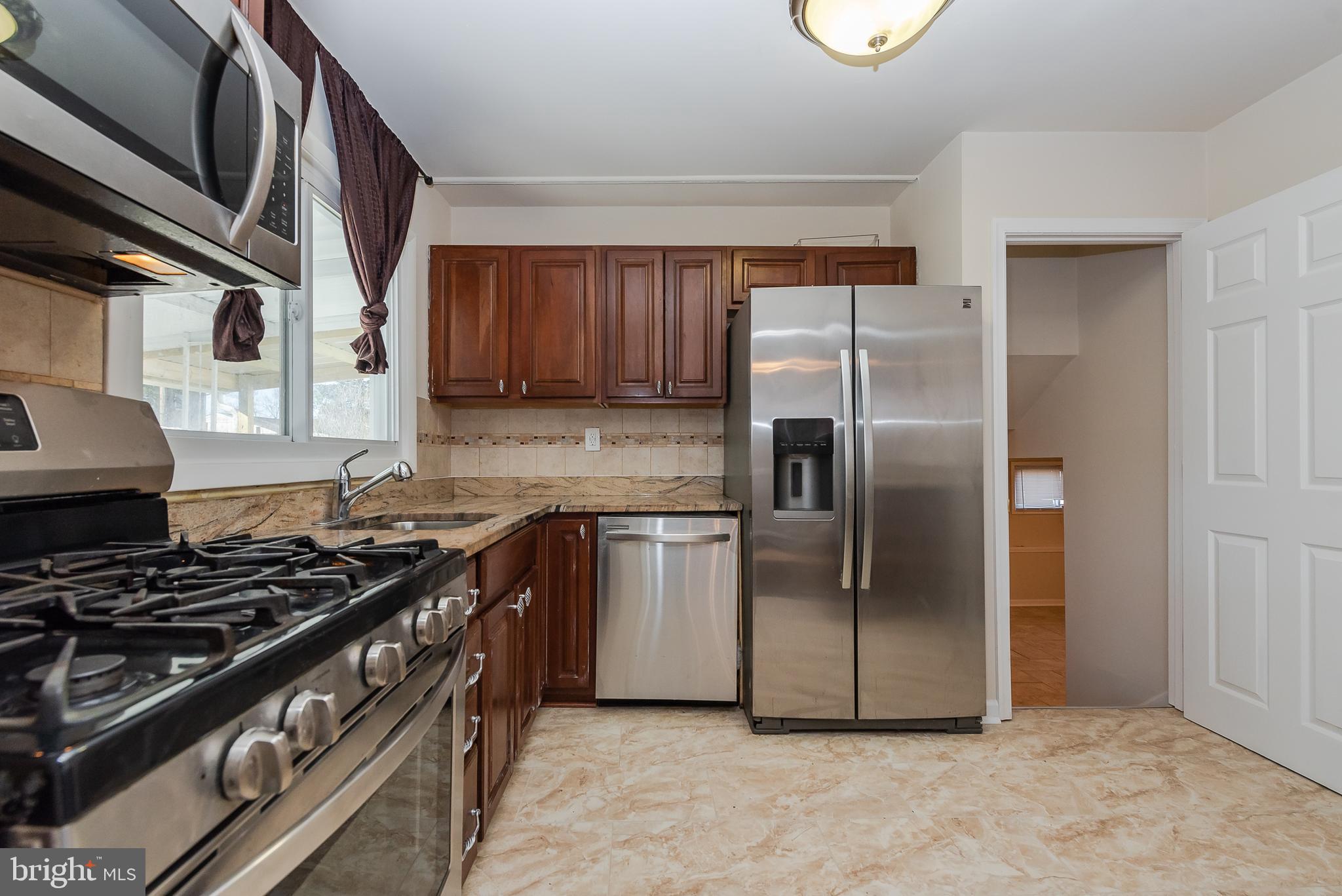 911 Prestwood Road Baltimore, MD 21228 - Photo 10 of 44 Kitchen