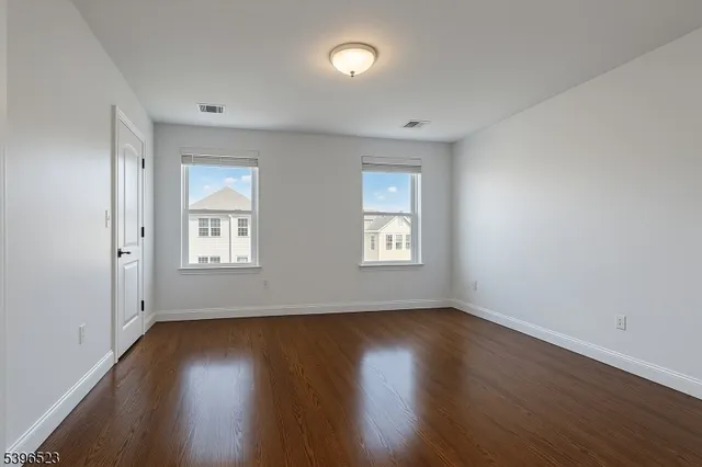 $2,700 | 159 Court Street, Unit 2, Elizabeth Port, NJ 07206