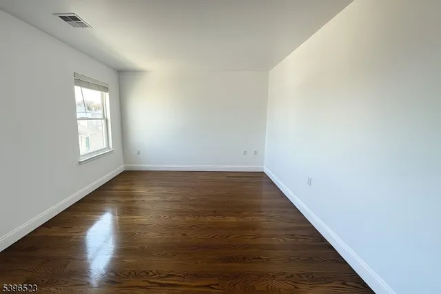 $2,700 | 159 Court Street, Unit 2, Elizabeth Port, NJ 07206