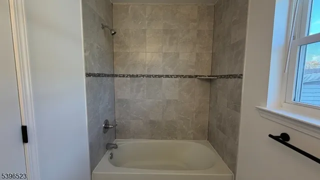 $2,700 | 159 Court Street, Unit 2, Elizabeth Port, NJ 07206