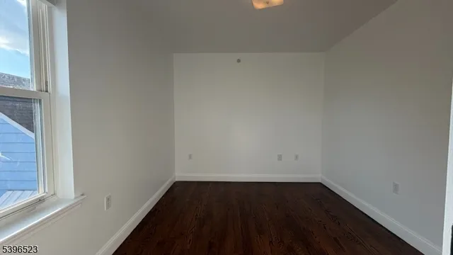 $2,700 | 159 Court Street, Unit 2, Elizabeth Port, NJ 07206