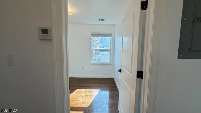 $2,700 | 159 Court Street, Unit 2, Elizabeth Port, NJ 07206