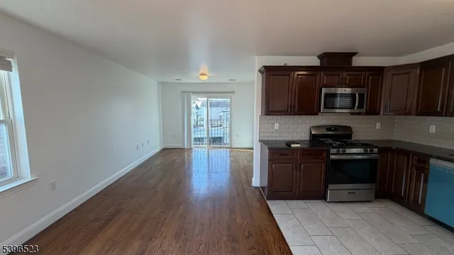 $2,700 | 159 Court Street, Unit 2, Elizabeth Port, NJ 07206