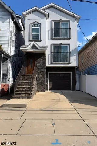 $2,700 | 159 Court Street, Unit 2, Elizabeth Port, NJ 07206