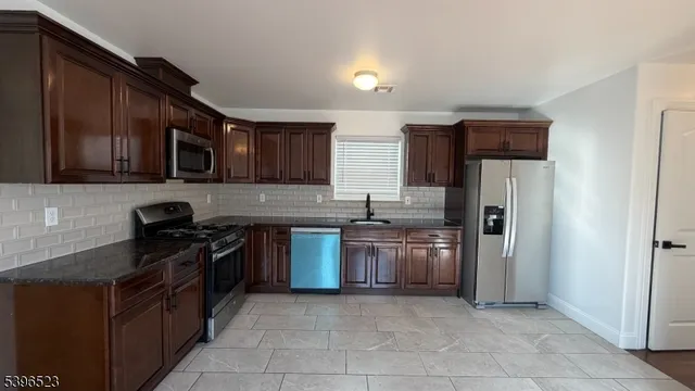 $2,700 | 159 Court Street, Unit 2, Elizabeth Port, NJ 07206