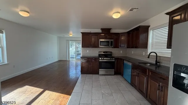 $2,700 | 159 Court Street, Unit 2, Elizabeth Port, NJ 07206