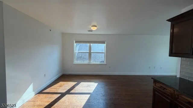 $2,700 | 159 Court Street, Unit 2, Elizabeth Port, NJ 07206