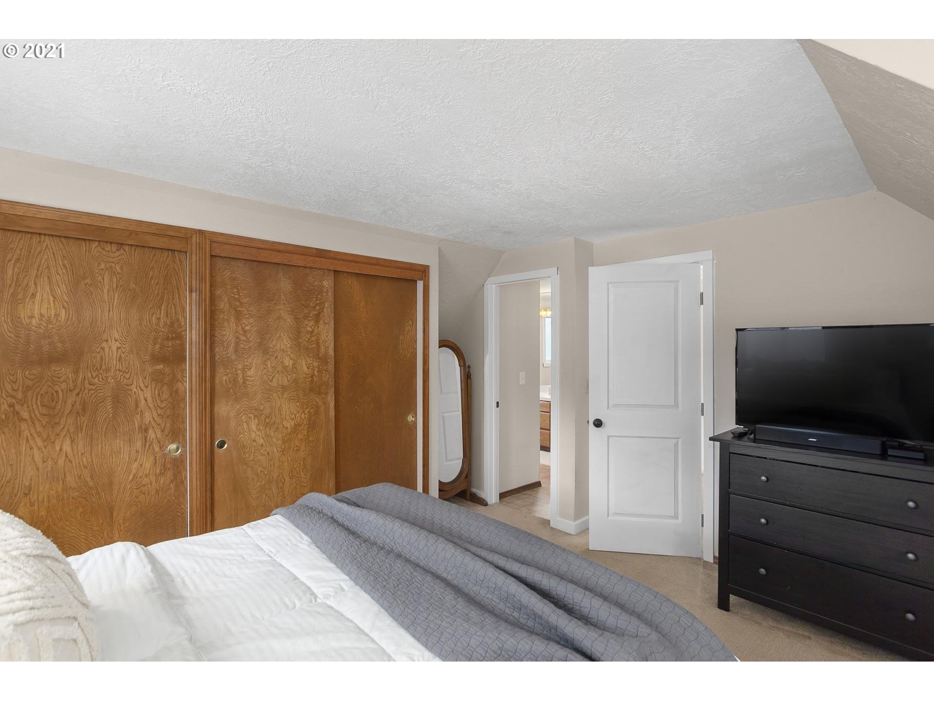 12805 Southwest Davies Road Beaverton, OR 97008 - Photo 16 of 27 Gallery Image 16