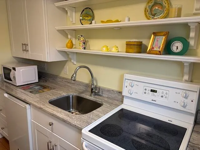 $1,600 | 221 Upper County Road, Unit 2A, Dennis Port, MA 02639