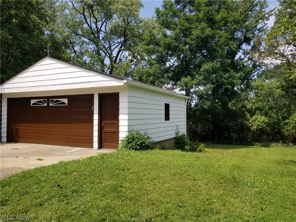 5671 Wellington Road Cleveland, OH 44124 - Photo 26 of 26 Garage featuring a yard