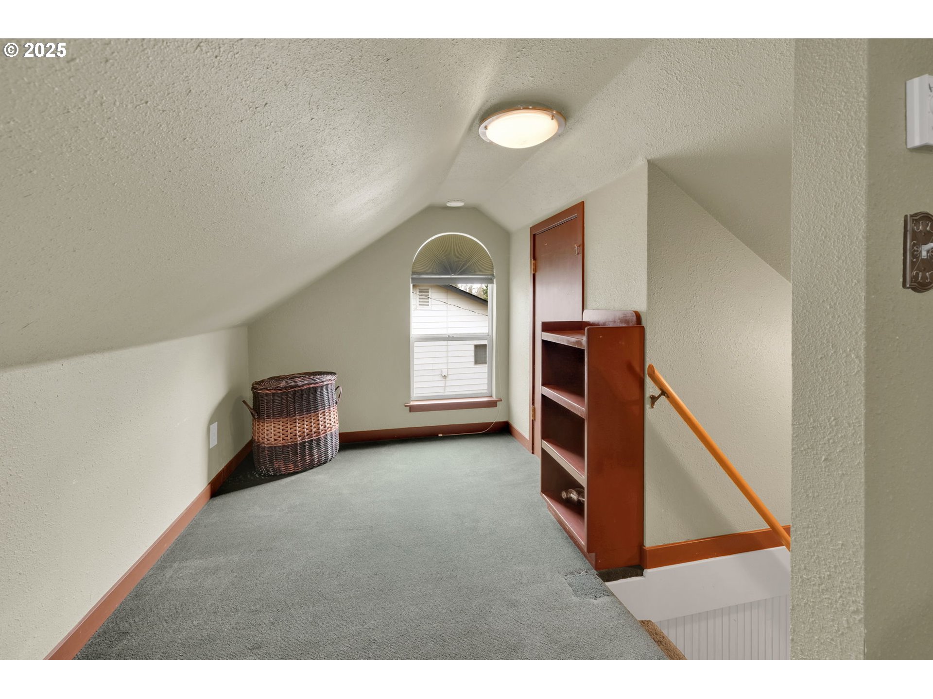 1105 West Fairview Drive Springfield, OR 97477 - Photo 29 of 46 a view of a livingroom with furniture and staircase