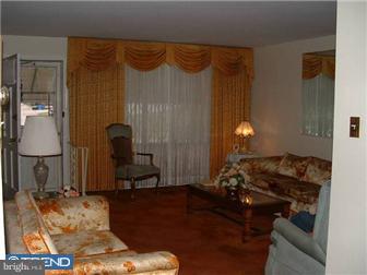 1127 Crestview Road Darby, PA 19023 - Photo 2 of 12 Living Room
