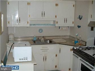 1127 Crestview Road Darby, PA 19023 - Photo 4 of 12 Kitchen