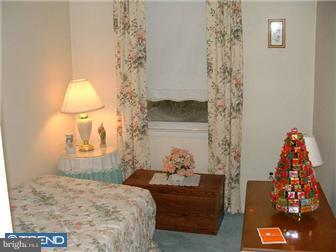 1127 Crestview Road Darby, PA 19023 - Photo 8 of 12 Bedroom 3