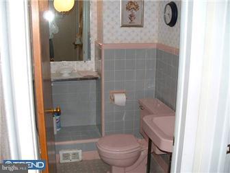 1127 Crestview Road Darby, PA 19023 - Photo 9 of 12 Bathroom