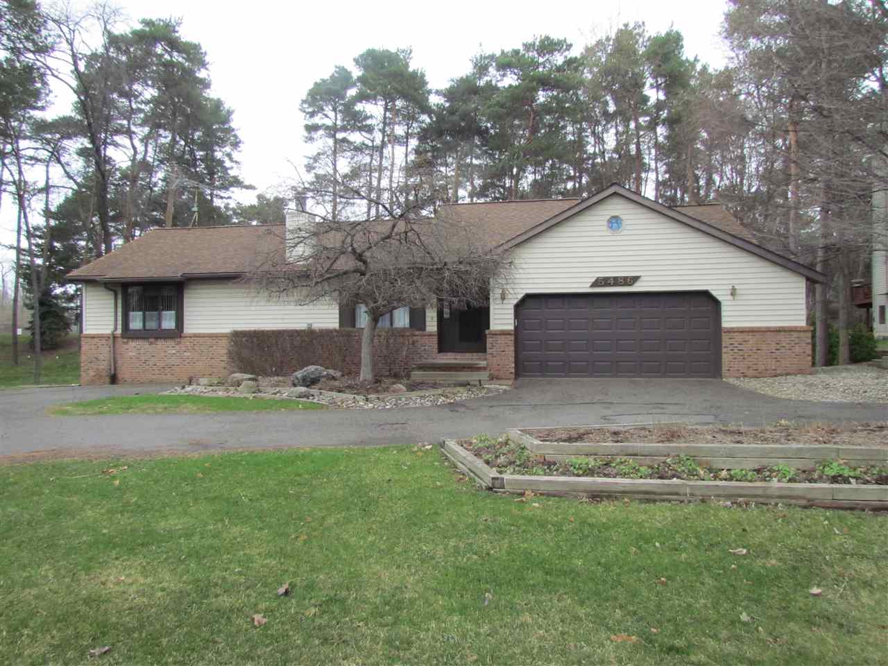 5486 Clarkston Road Clarkston, MI 48348 - Photo 1 of 31 31377006.JPG