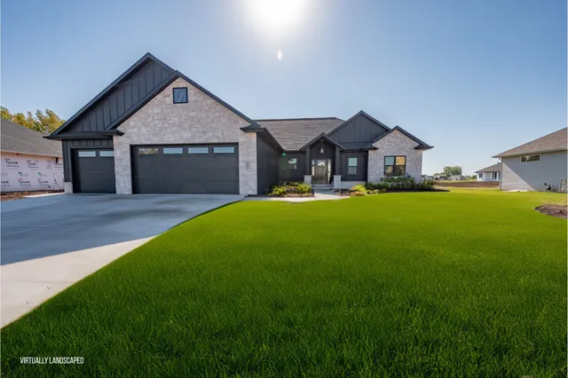 $649,000 | 107 Beckerae Court, Wrightstown, WI 54180