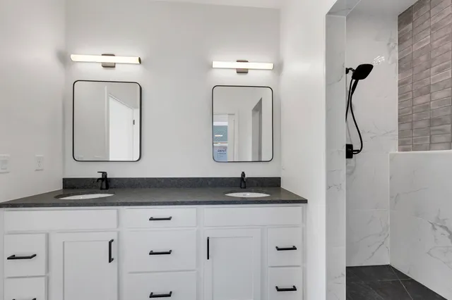 $649,000 | 107 Beckerae Court, Wrightstown, WI 54180