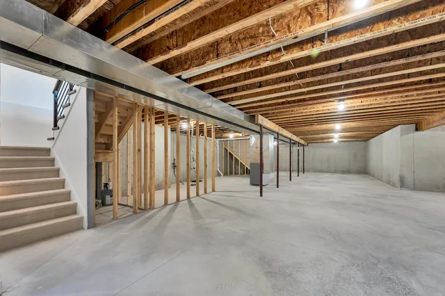 $649,000 | 107 Beckerae Court, Wrightstown, WI 54180