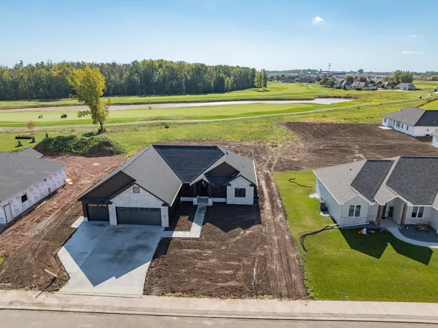 $649,000 | 107 Beckerae Court, Wrightstown, WI 54180
