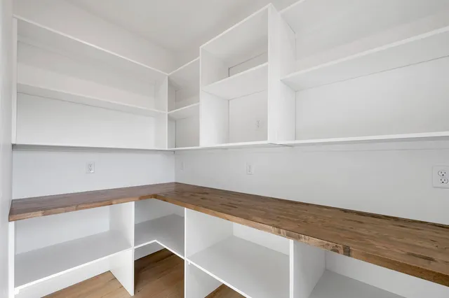 $649,000 | 107 Beckerae Court, Wrightstown, WI 54180