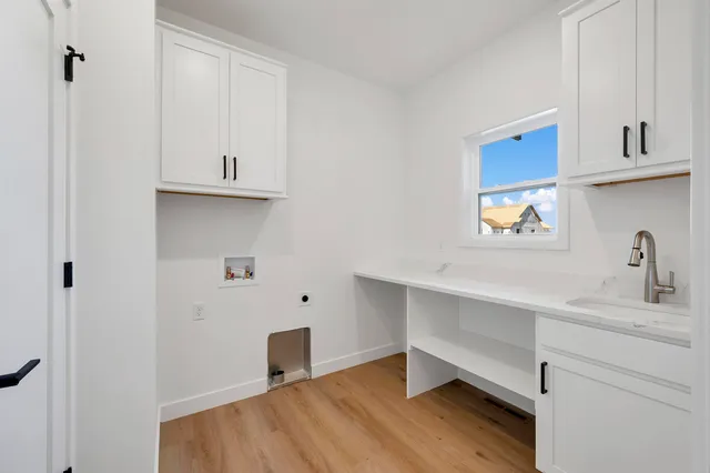 $649,000 | 107 Beckerae Court, Wrightstown, WI 54180