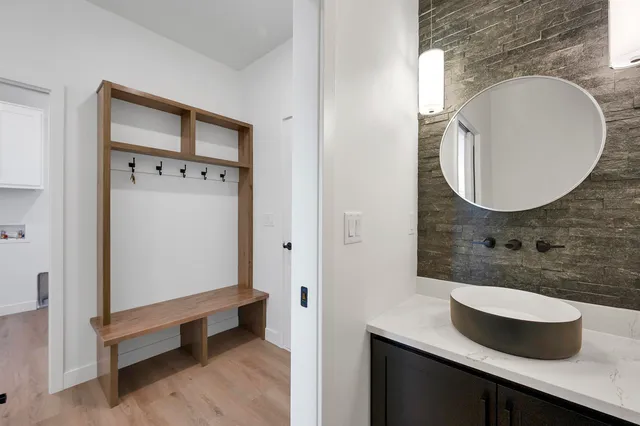 $649,000 | 107 Beckerae Court, Wrightstown, WI 54180