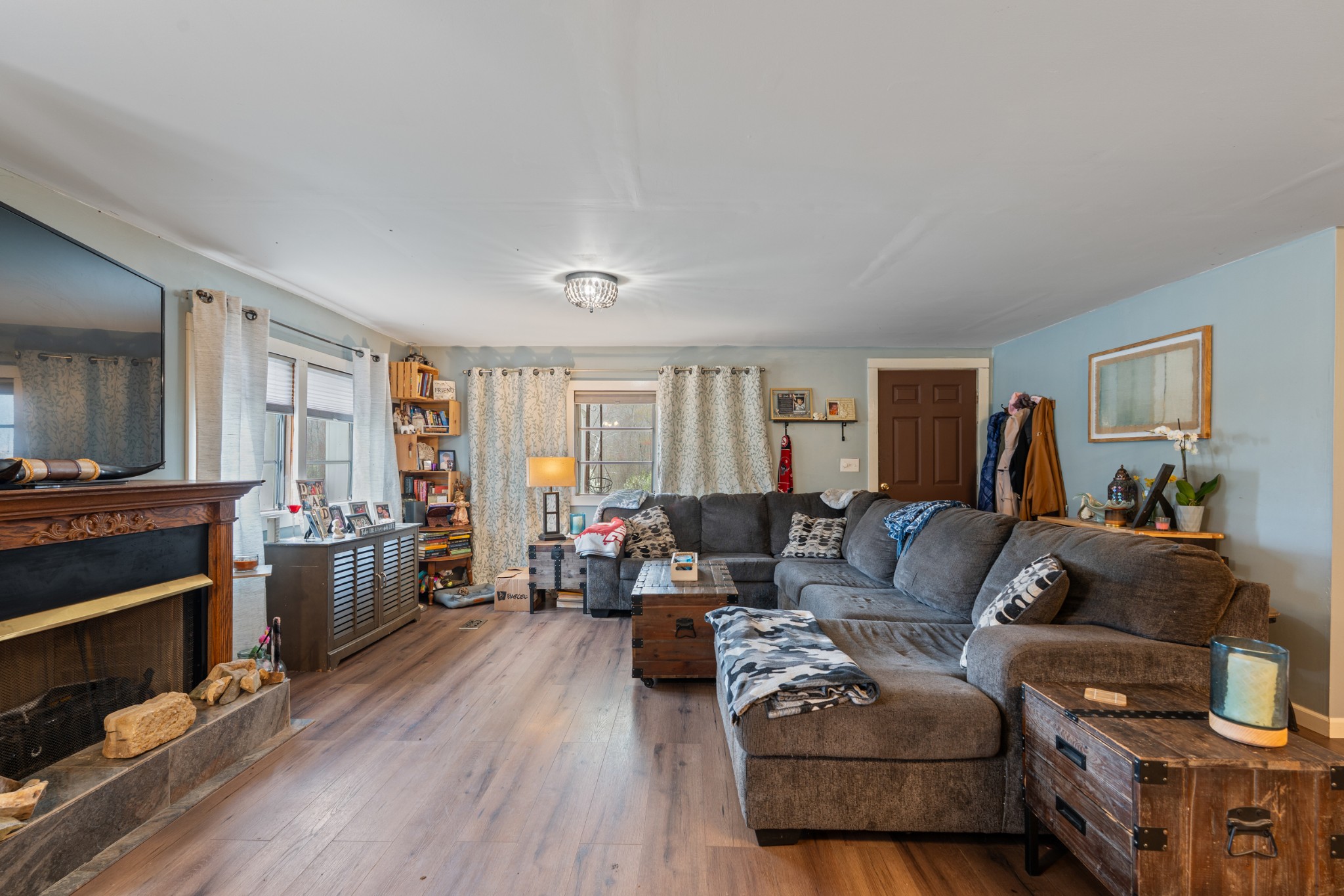 121 Deer Creek Road McEwen, TN 37101 - Photo 17 of 35 a living room with furniture and a flat screen tv