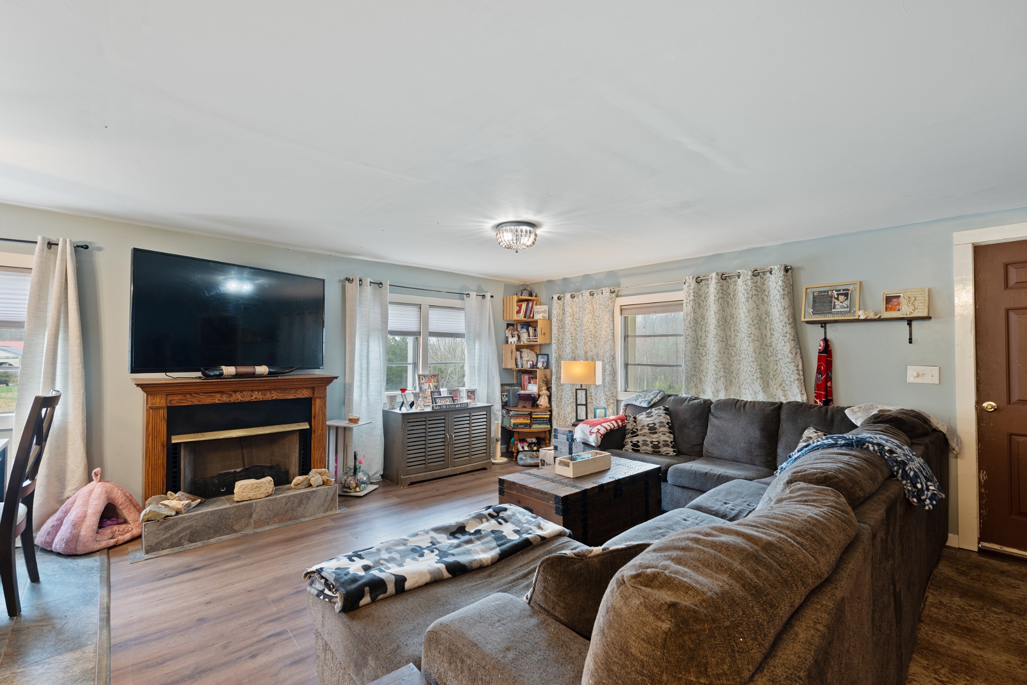 121 Deer Creek Road McEwen, TN 37101 - Photo 18 of 35 a living room with furniture and a flat screen tv