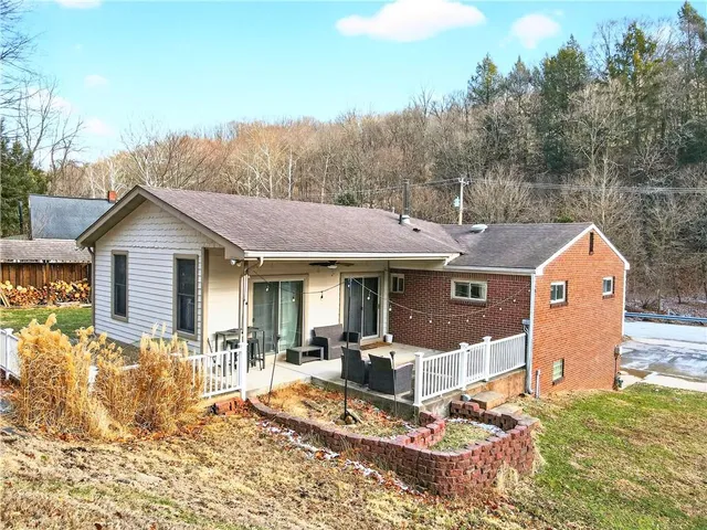 $390,000 | 1085 Saxonburg Boulevard, Glenshaw, PA 15116