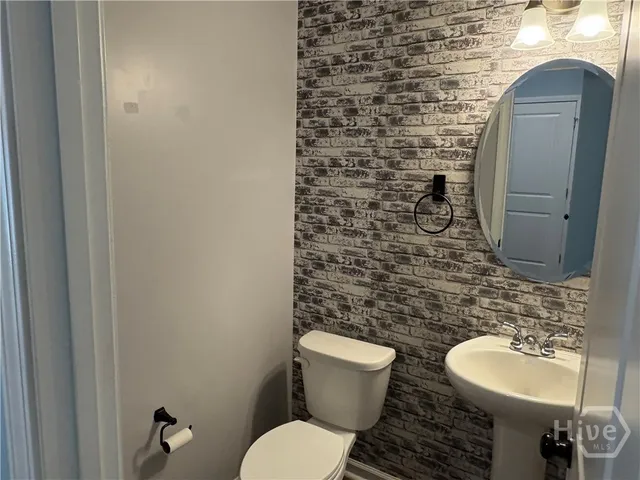 $2,250 | 106 Castaway Court Northeast, Ludowici, GA 31316