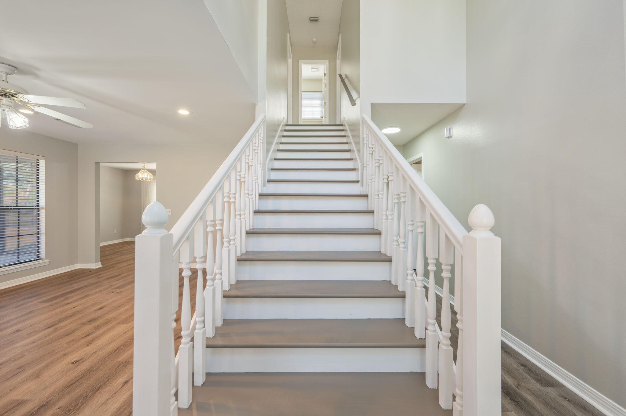 1136 10 Lake Drive DeFuniak Springs, FL 32433 - Photo 31 of 53 a view of entryway and hall with wooden floor