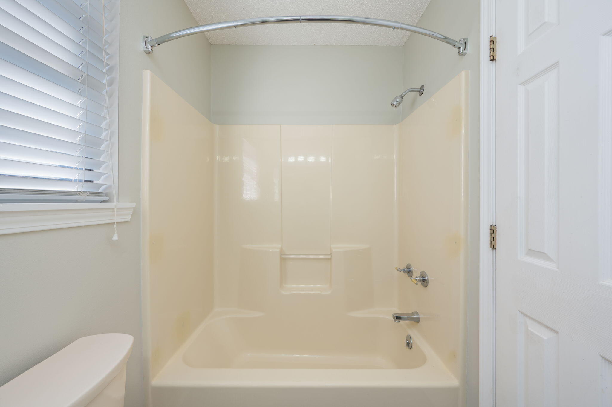 1136 10 Lake Drive DeFuniak Springs, FL 32433 - Photo 37 of 53 a bathroom with a shower and a bath tub