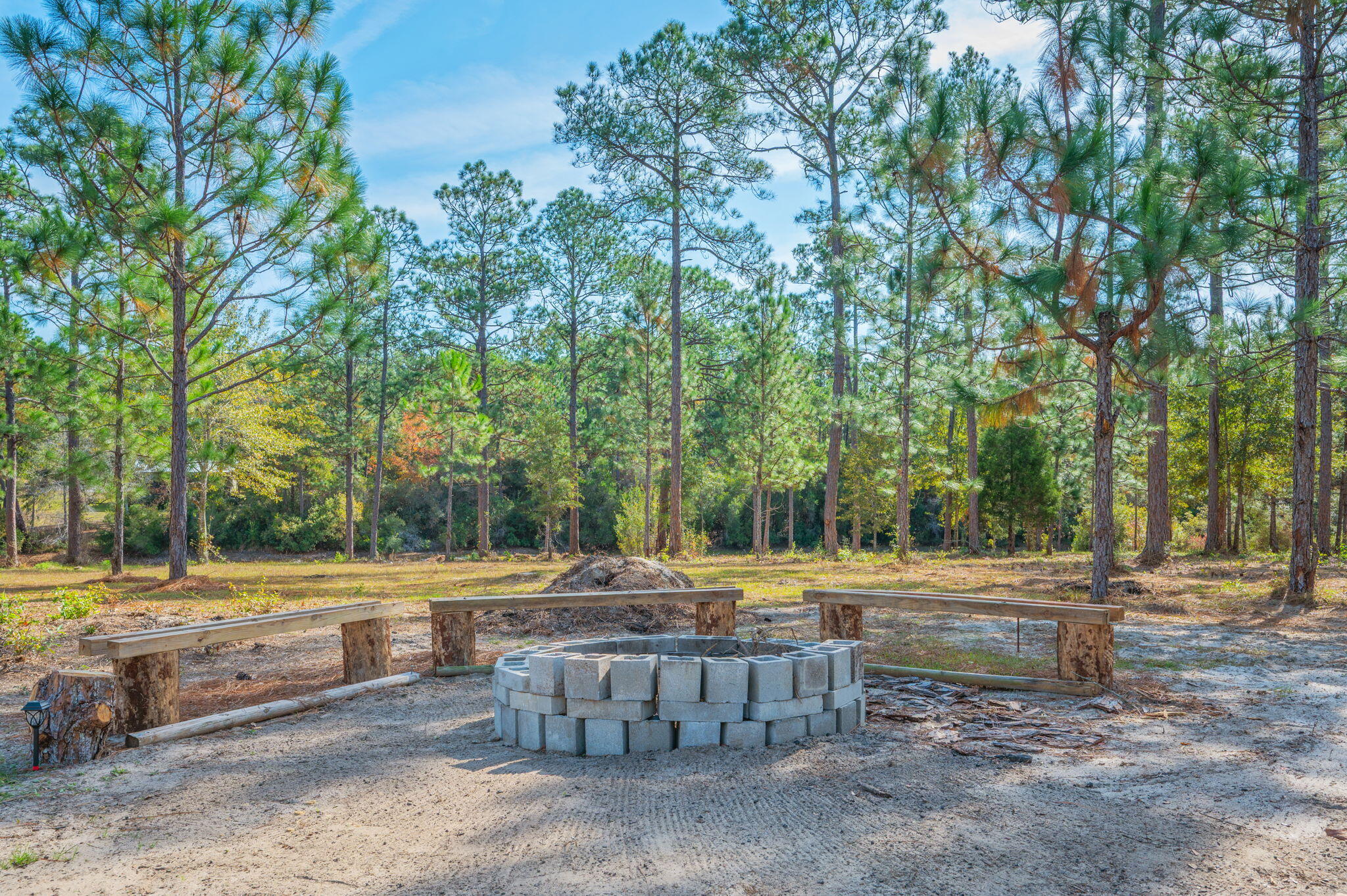 1136 10 Lake Drive DeFuniak Springs, FL 32433 - Photo 43 of 53 a backyard of a house with yard and tree