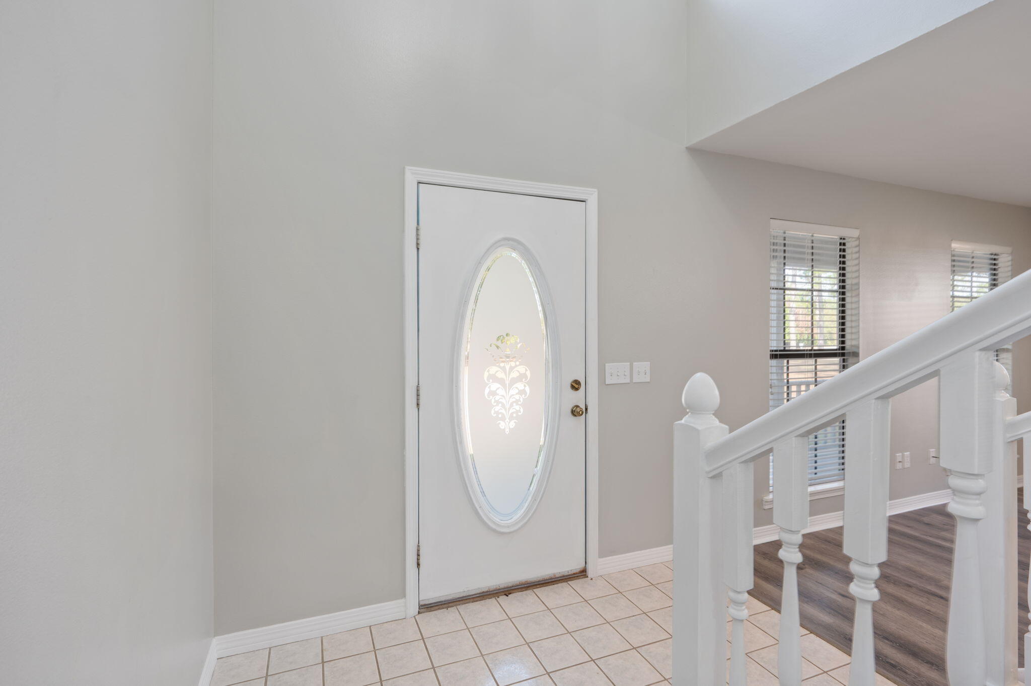 1136 10 Lake Drive DeFuniak Springs, FL 32433 - Photo 8 of 53 a view of a livingroom with wooden floor and white doors