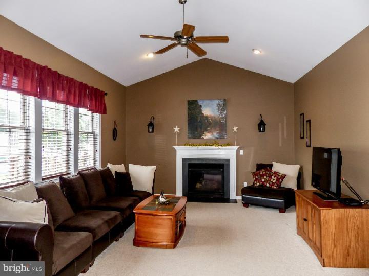 2554 Brooke Road Pennsburg, PA 18073 - Photo 11 of 24 Family Room