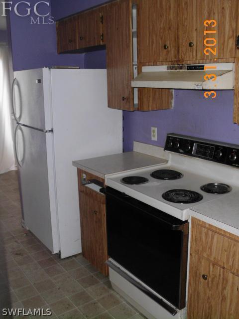 1614 Providence Road Lakeland, FL 33805 - Photo 4 of 13 a kitchen with stainless steel appliances granite countertop a stove a refrigerator and a microwave