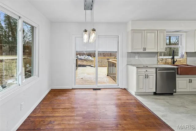 $299,900 | 1300 Edgewood Drive, Fairview Heights, IL 62208