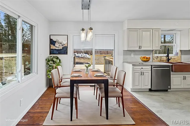 $299,900 | 1300 Edgewood Drive, Fairview Heights, IL 62208