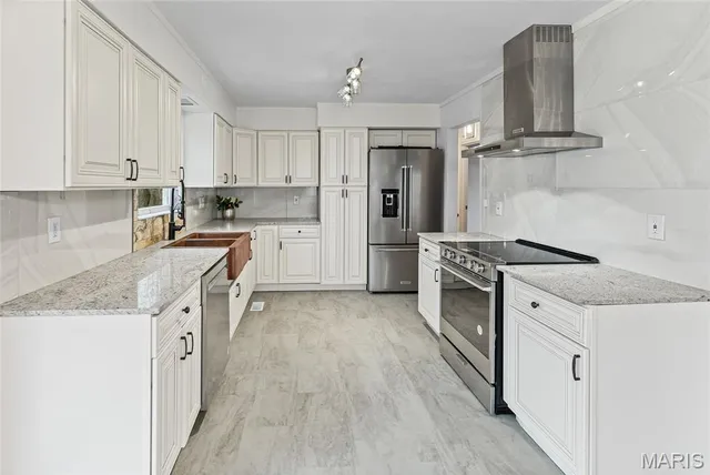 $299,900 | 1300 Edgewood Drive, Fairview Heights, IL 62208