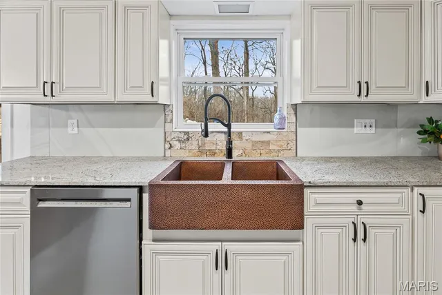 $299,900 | 1300 Edgewood Drive, Fairview Heights, IL 62208