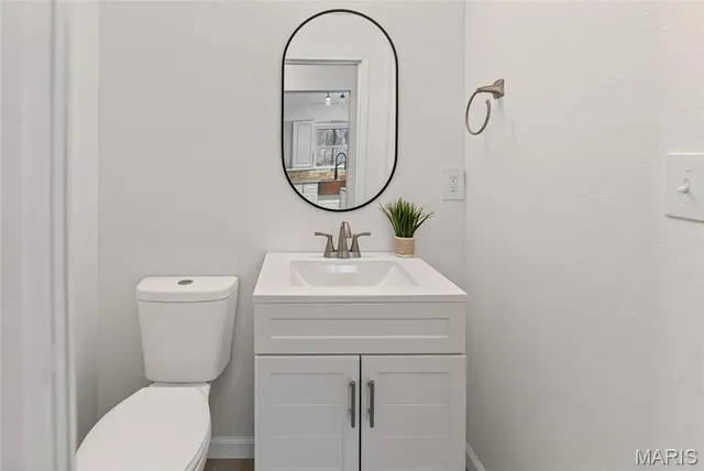 $299,900 | 1300 Edgewood Drive, Fairview Heights, IL 62208