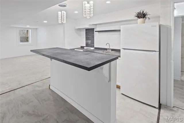 $299,900 | 1300 Edgewood Drive, Fairview Heights, IL 62208